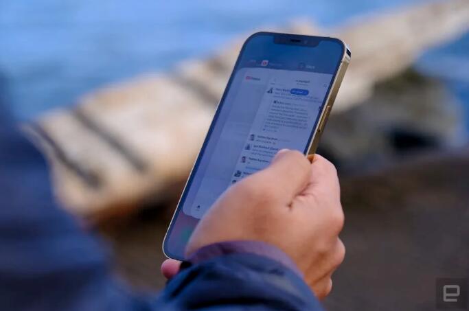 下一代 iPhone 似乎會有長亮螢幕功能，改款 MacBook Pro 更會在年內亮相