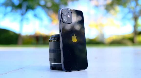 Apple 的 AR 頭盔或許需要與 iPhone 同用才可以