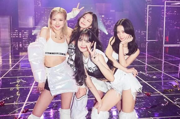 Lisa 新髮型差點認不出！BLACKPINK 預告照公開，成員們造型引起關注！