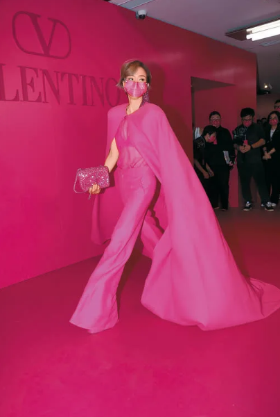 沈月跌膊搶鏡星味濃 Sammi想開50場騷慶生 認體能拍得住10年前