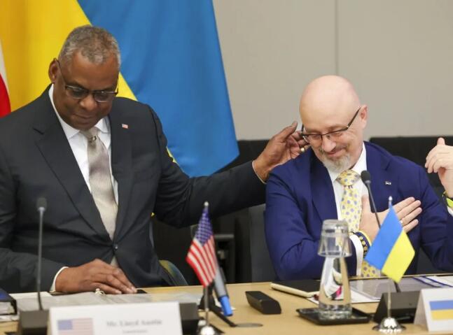 西方承諾向烏克蘭提供更多武器 法德提供防空系統