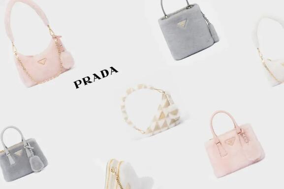 冬天的毛絨包：Prada 全都準備好了，10+ 新款手袋療癒指數已爆！