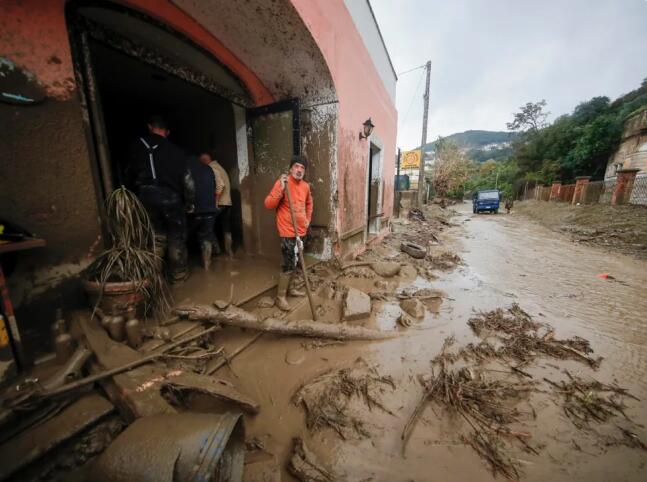 意大利地方官員指度假島山泥傾瀉最少1死 10人失蹤