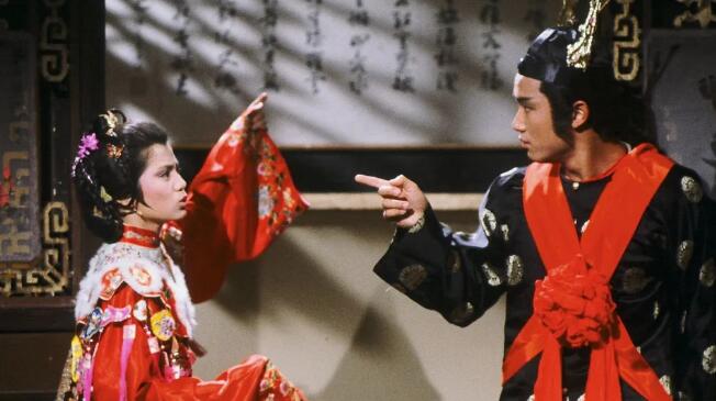 天師執位︳出道即成女主角 演黃蓉收視99％成經典 翁美玲3年星途後無來者