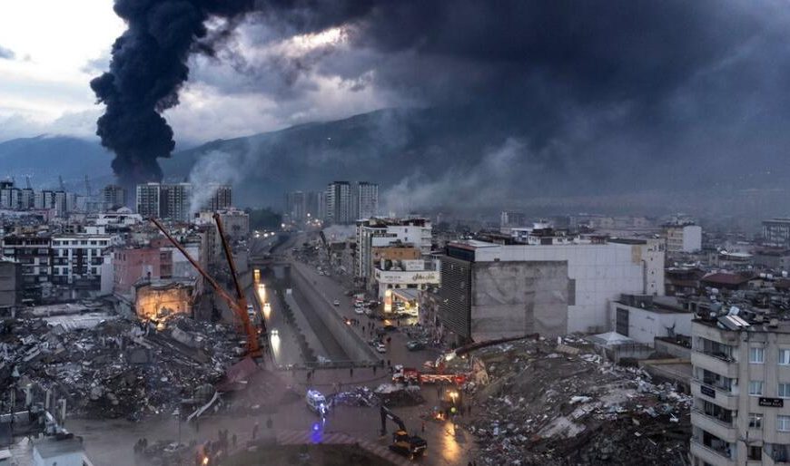 土耳其敘利亞大地震：寒冷、憤怒、無家可歸的災民，港口大火與戰亂中的災區