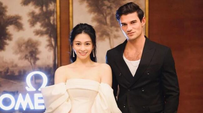 邱淑貞女兒大露香肩！合體夯劇男星