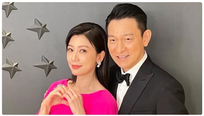 合影61歲不老男神 賈靜雯：青春期唯一偶像