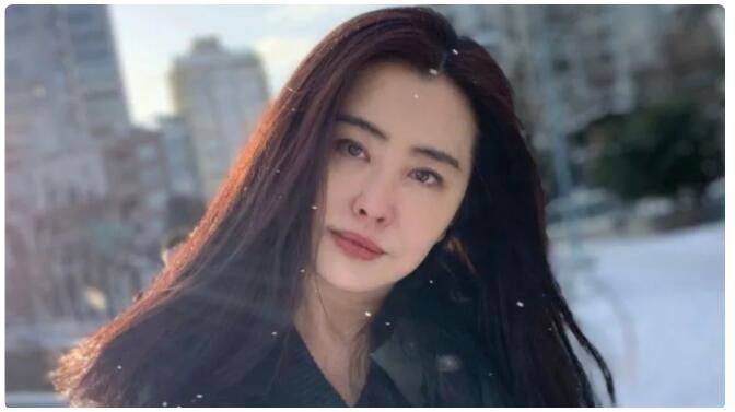 捐老家第一條柏油路 王祖賢祭祖美貌流出